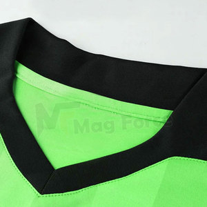 Uniforme de Fútbol Personalizado al por Mayor Hecho en Pakistán, Diseña Tu Propio Logotipo, Conjunto de Camiseta de Fútbol 100% Poliéster Transpirable de Secado Rápido - Product Image 2