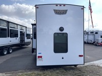 PROVEEDOR DE REMOLQUES CAMPING 2025: Remolque RV Modelo 44VIEW Park de Rest River Wild Wood Grand Lodge en Venta para Camping y Viajes