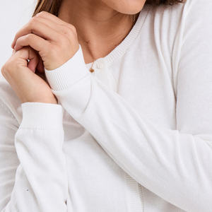 Pull élégant et décontracté pour femmes, conçu avec un design inspiré de la tendance, idéal pour les tenues modernes de tous les jours et le look tendance - Product Image 4