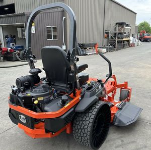 Tondeuse autoportée Kubota Zero Turn, coupe-herbe premium, moteur puissant, coupe précise, équipement professionnel d'entretien de jardin - Product Image 4