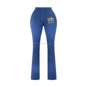 กางเกงทรงขาบานผ้าฟลีซผสมคอตตอนโพลีเอสเตอร์ 300 GSM ระดับพรีเมียม สีเทาเข้ม เนื้อผ้านุ่ม ทรงขาตรง ดีไซน์ปักโลโก้ตามสั่ง - Product Image 4