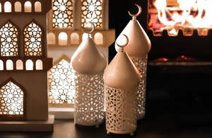 โคมไฟโลหะสีขาวสำหรับตกแต่งบ้านเดือนรอมฎอน - Product Image 5