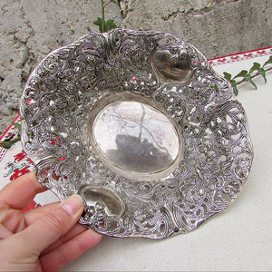 Bol de service en argent de qualité supérieure avec découpe en feuille, parfait pour les restaurants, les hôtels, la restauration, les buffets et la présentation d'événements - Product Image 1