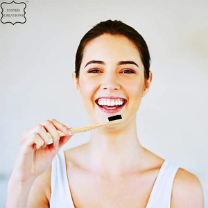 Brosse à dents manuelle à poils noirs en bois de bambou naturel avec poils moyens doux pour des dents et des gencives saines - Product Image 6