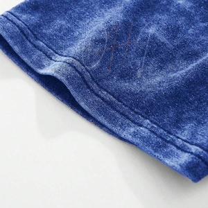Camiseta Oversize para Hombre con Lavado Ácido y Efecto Desgastado, Azul, con Dobladillo Deshilachado, Estilo Urbano, Estampado Distintivo, 100% Algodón - Product Image 5