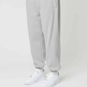 Joggers d'aventure en plein air décontractés pour hommes Matériau durable et conception multi-poches pour la praticité dans n'importe quel environnement - Product Image 3