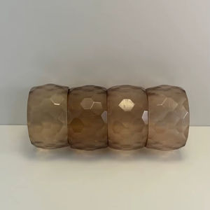 Nouveauté Anneaux de serviette en acrylique faits à la main Porte-serviettes Durable Écologique Design classique En stock Anniversaire de mariage Anniversaire - Product Image 1