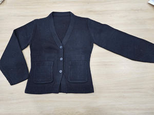 Cardigan décontracté unisexe personnalisé à col en V, grande taille, tricot d'hiver en laine respirante, manches longues avec détails boutonnés - Product Image 3