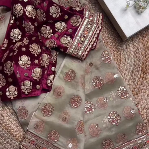 Magnifique tissu en organza de soie blanc doux, broderie en velours, travail de zari, très vendu pour les vêtements de mariage sur la plage pour femmes - Product Image 1