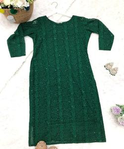 Fusion de mode: Style pakistanais Salwar Kameez - Fusion de styles traditionnels et modernes, créant une mode chic et élégante - Product Image 5