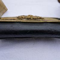 Ceci est une pochette à cartouches de cavalerie impériale autrichienne ou autricho-hongroise, également connue sous le nom de Kartuschkasten.