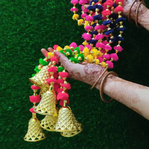 พวงมาลัยระฆังปอมปอมปอมรู้สึกประณีตสำหรับเฉลิมฉลองเทศกาลคริสต์มาสตกแต่งงานแต่งงานเครื่องประดับสำหรับทุกโอกาส - Product Image 1