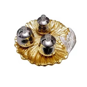 Bandeja de servicio con forma redonda dorada metálica de última llegada con 3 cuencos y tapa florecida, superventas - Product Image 1