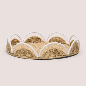 Plateau de service en papier élégant à bord festonné avec bordure blanche, plateau de table en osier tissé à la main décoratif pour le salon - Product Image 1