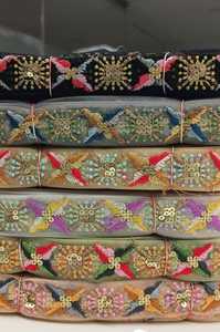 Elégante dentelle brodée florale colorée pour la mode, la décoration intérieure et les projets d'artisanat Garniture en dentelle brodée florale personnalisée - Product Image 4