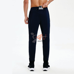 กางเกงวิ่งของผู้ชายผ้าโพลีเอสเตอร์แห้งเร็วระบายอากาศได้ดีโลโก้ตามสั่ง - Product Image 2