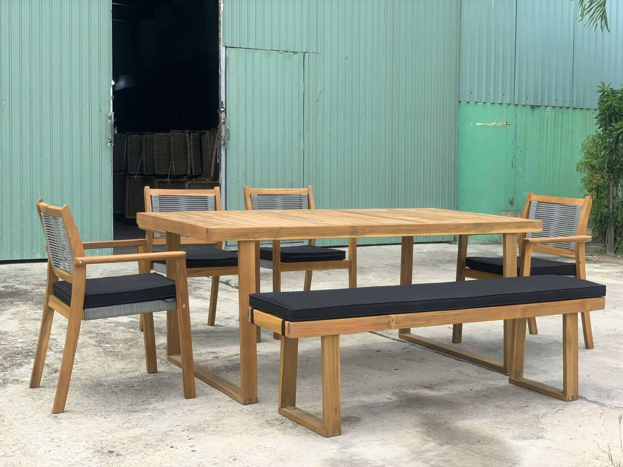 สีเทาเข้ม