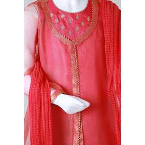 Vestidos Elegantes con Diseño Floral Brillante y Vibrante - Product Image 6