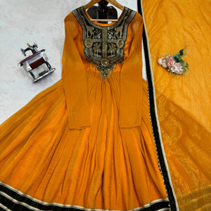 Hermoso vestido de fiesta y Dupatta con hilo con secuencia con latkan elegante con borde de encaje - Product Image 1