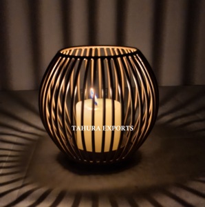 Tendance 2026 : Porte-bougie unique en forme de cage ouverte en métal vieilli, apportant caractère et éclairage doux, look luxueux et élégant - Product Image 3