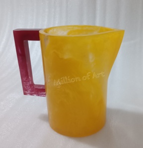 Pichet à eau en résine fait à la main moderne et écologique de luxe avec motifs de tourbillon d'eau jaune Verres de qualité supérieure pour un usage domestique - Product Image 4