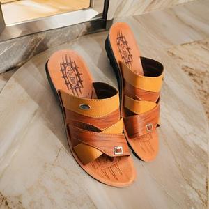 Vente en gros de tongs à la mode pantoufles pour hommes pantoufles confortables à semelle en PU avec design personnalisé poids léger de l'Inde - Product Image 2