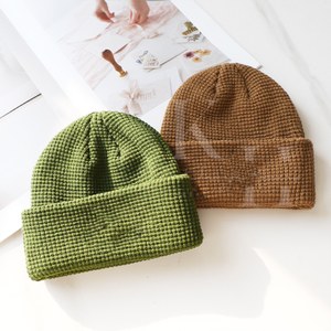 Gorro de punto vintage unisex OEM venta al por mayor 100% algodón transpirable e impermeable ajustable para deportes de nieve trajes de temporada fría - Product Image 5