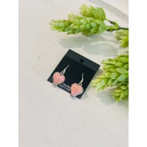 Boucles d'oreilles pendantes en argent sterling et coquillage rose du sud-ouest avec perle en forme de cœur plaquée or et diamants pour mariages et fêtes - Product Image 3