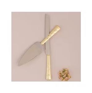 Ensemble de serveur et de couteau à gâteau en laiton, parfait pour les présentations élégantes de desserts lors d'événements - Product Image 4