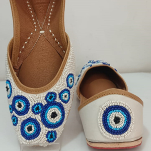 Jutti เครื่องหนัง Jutti สำหรับเจ้าสาว,สไตล์พื้นเมืองปัญจาบ Jutti สีแดง Jutti มีสไตล์ - Product Image 1