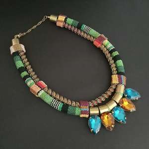 Elegante collar llamativo de varias piedras chapado en oro Urthn 1108004B-Accesorio de moda - Product Image 1