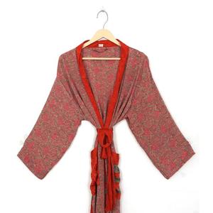 Kimono patchwork Kimono en soie Robe de chambre Kimono floral, Beachwear Robe de maternité en soie vintage Kimono indien Saree recyclé - Product Image 4