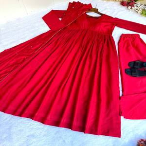 Conjunto de Vestido, Pantalón y Dupatta de Algodón Chanderi de Diseño VASTRA COTTAGE con Bordado a Mano, Encaje Dorado, Traje de Fiesta para Mujer - Product Image 6