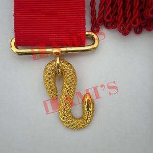 ผ้ากันเปื้อนเครื่องราชกกุธภัณฑ์สำหรับงานปักด้วยมือสีแดง - Product Image 5