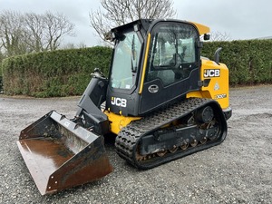 Minicargadora JCB 300T con Motor Perkins de 55 kW, Controles ISO/H, Asiento con Suspensión Neumática de 2 Velocidades, Carga Nominal de 1 Tonelada, Rodamiento del Motor - Product Image 4
