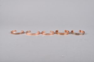 Bracelet magnétique en cuivre pur solide avec extrémités arrondies pour soulager la douleur de l'arthrite, design minimaliste ajustable et fin, santé - Product Image 5