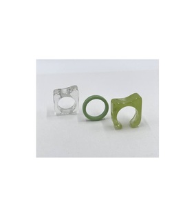 แหวนเรซิ่นสไตล์ล่าสุด สีตามสั่ง รูปทรงสวยงาม แหวนนิ้วเรซิ่นอีพ็อกซี่ งานแฮนด์เมด ขัดเงาอย่างดี บรรจุภัณฑ์แบบกำหนดเอง - Product Image 1