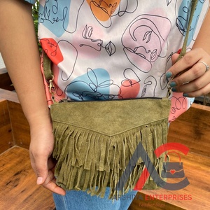 2024กระเป๋าสะพายข้างแบบมีสายสำหรับผู้หญิงแฟชั่นหนังนิ่มคุณภาพสูงกระเป๋าสะพายข้างใบเล็กกระเป๋าถือประดับพู่ห้อยสำหรับผู้หญิง - Product Image 1