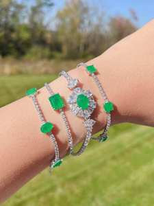 Floral Halo Emerald Bracelet Vibrant Vert Néon Glow Design De Luxe Argent Réglage Mai Pierre De Naissance Bijoux Cadeau Pour Elle - Product Image 5