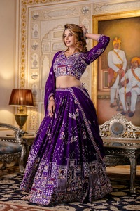 Royal Purple Mirror Work bordado Lehenga Choli Set Dupatta tradicional Navratri Festival Garba Ghaghra Outfit para invierno - Product Image 6