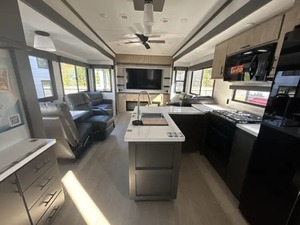 Nuevo 2026 F-o-r-e-s-t R-i-v-e-r Campsite E-l-i-t-e 36AK en venta - Product Image 3