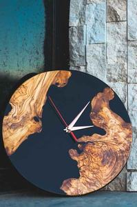 Horloge murale ronde en bois et en résine de forme ronde au design de luxe pour la décoration d'intérieurs de maison élégants - Product Image 3