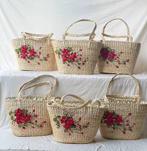 Bolso de hombro de jacinto de agua ecológico hecho a mano con correas dobles decoradas con flores Tipo de cierre abierto Transporte a mano - Product Image 1