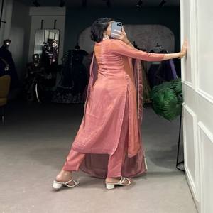 ชุดเสื้อผ้าวัสตรา คอทเทจ ผ้าวิสโคสเนื้อนุ่ม ตัดเย็บอย่างประณีต พร้อมผ้าคลุมไหล่ลูกไม้ปักมือ สำหรับงานปาร์ตี้และงานเฉลิมฉลอง - Product Image 5