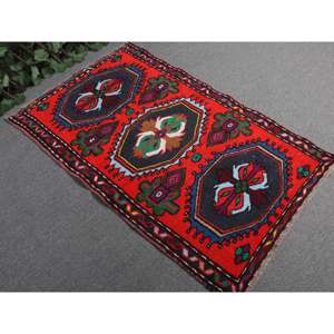 Alfombra Turca de 2.3x3.6 pies, Alfombra Pequeña Vintage, Alfombra de Lana con Diseño Floral Rojo y Azul - Product Image 1