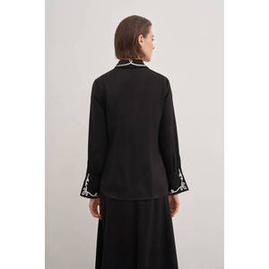 เสื้อเชิ้ตคลาสสิคสีดำผ้าป๊อปลินทรงหลวมแขนยาวแบบเสื้อกล้าม - Product Image 6