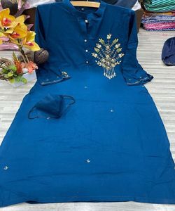 14kg lourd Rayon & Chinnon avec Khatli & Zardosi travail manuel en gros prix le moins cher du marché Surat Gujarat vêtement ethnique vêtement - Product Image 1