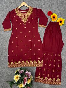 Robe Sharara en rayonne Rashmika de haute qualité pour femmes, avec un magnifique imprimé métallisé, pour les magasins de détail et l'e-commerce. - Product Image 6