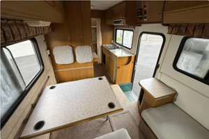 LISTO PARA CONDUCIR - USADO, VOLANTE A LA IZQUIERDA |   CONDUCCIÓN DERECHA |   Autocaravana TOYOTA TOYOACE 1998 - Product Image 4