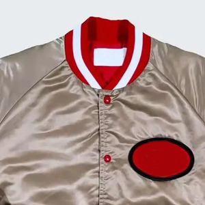 2025 chaqueta de bombardero impermeable de poliéster 100% de alta calidad con logotipo personalizado estilo callejero con diseño propio chaqueta universitaria de satén para hombres - Product Image 3